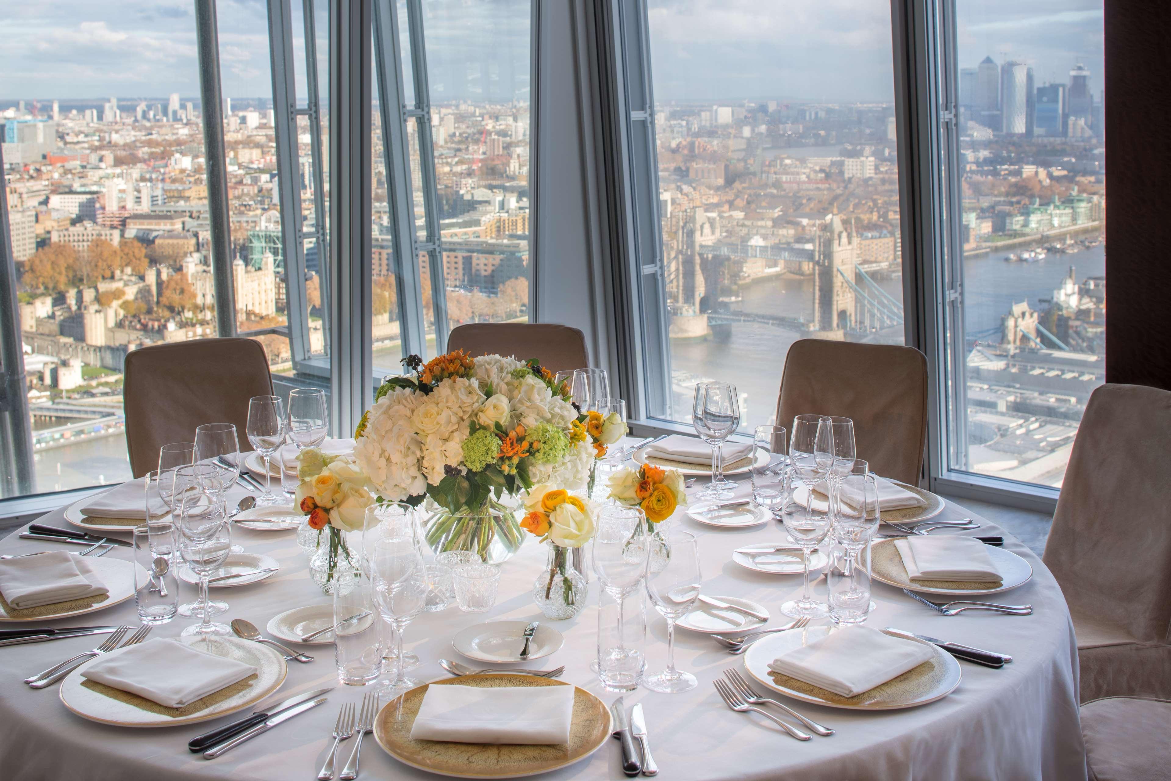 Shangri-La The Shard, London Exteriör bild The private dining room at City Social