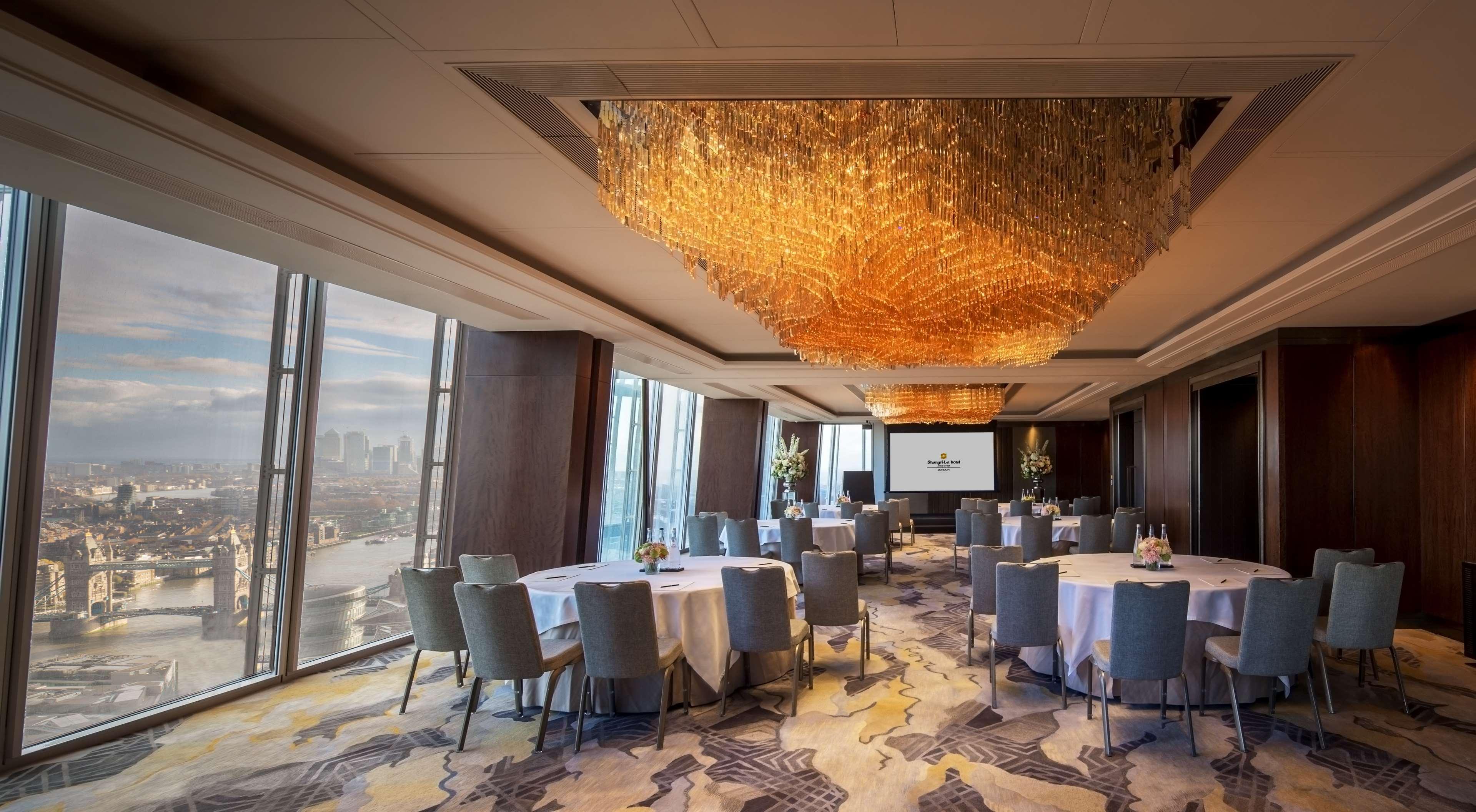 Shangri-La The Shard, London Exteriör bild The meeting room at The Shard