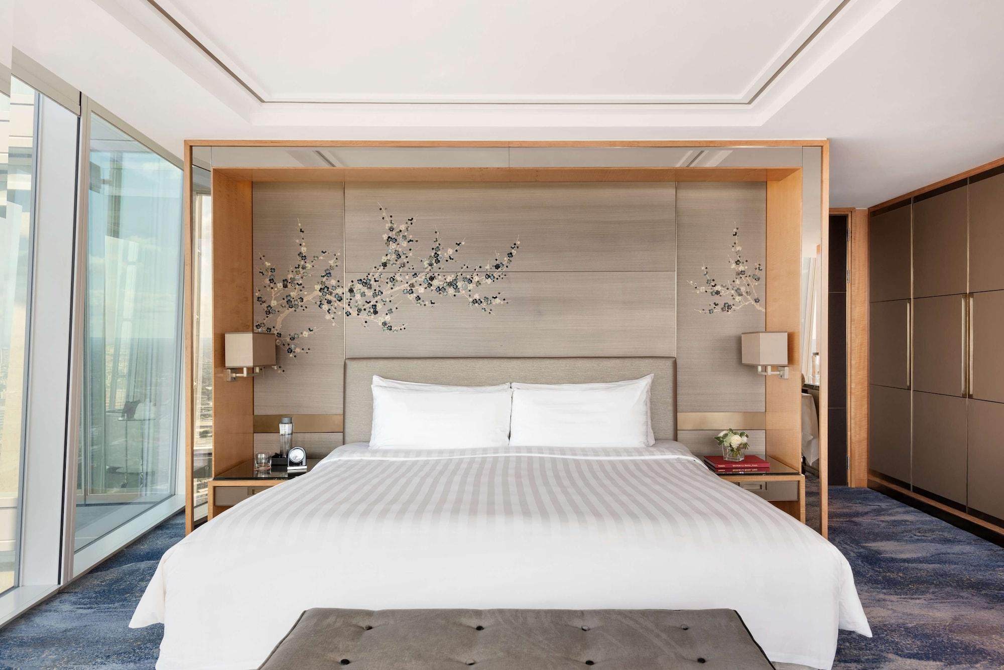 Shangri-La The Shard, London Exteriör bild A bedroom at the hotel