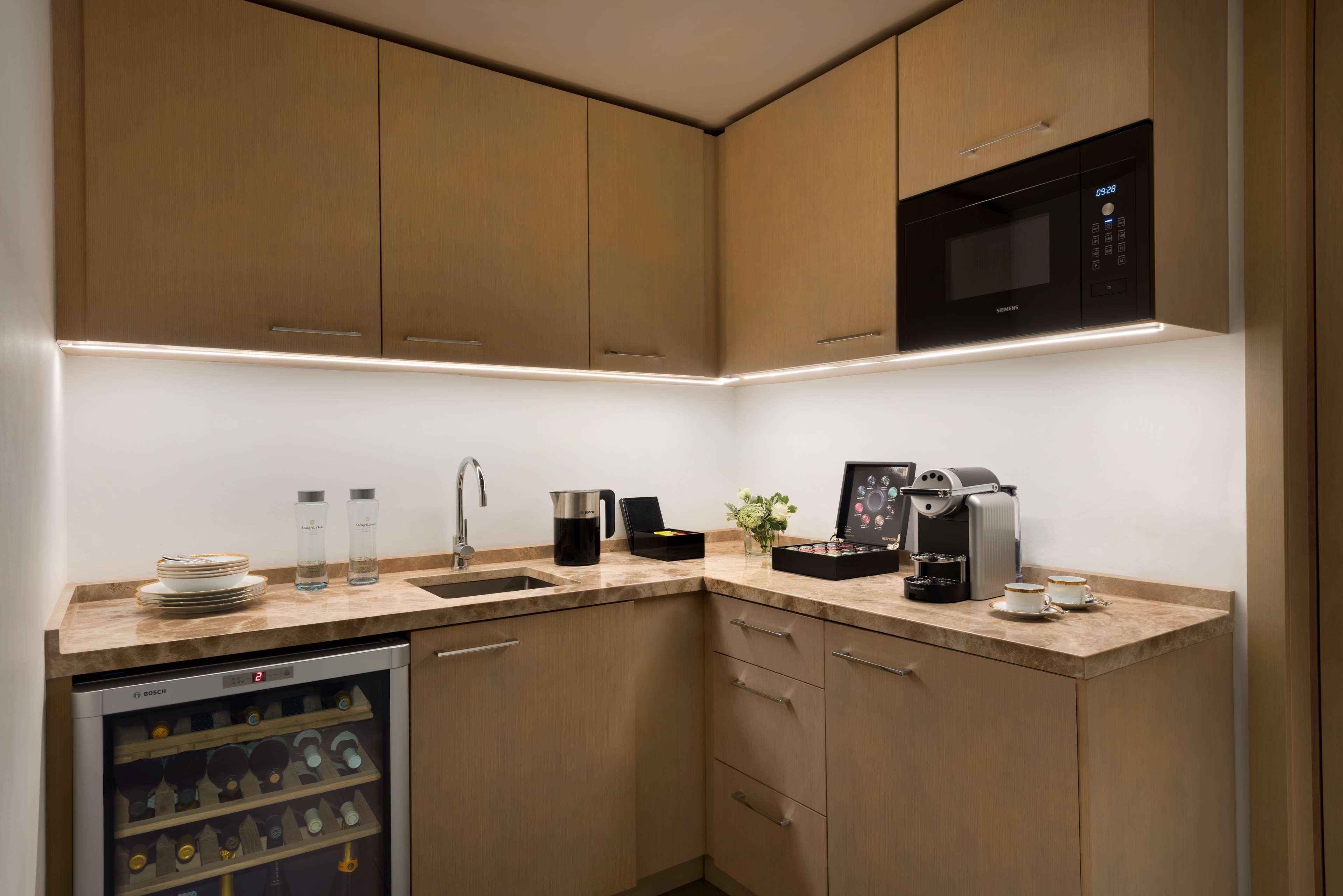 Shangri-La The Shard, London Exteriör bild A kitchen in a hotel