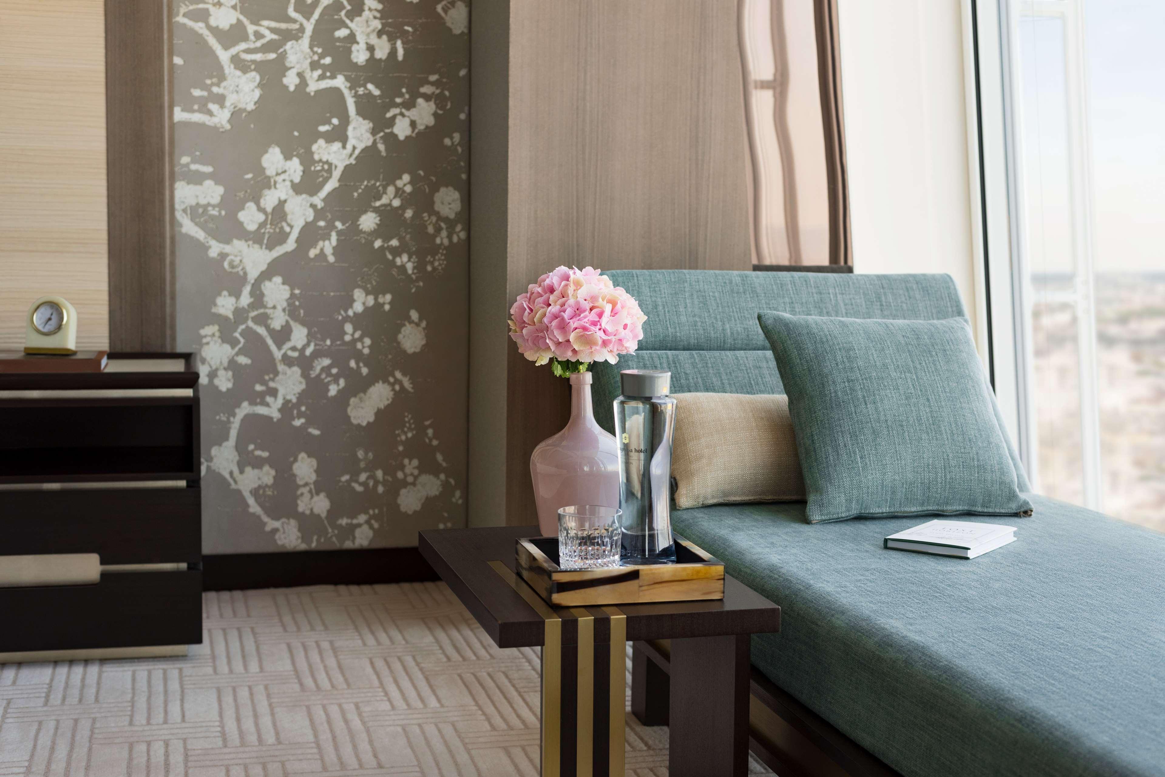 Shangri-La The Shard, London Exteriör bild A room at the hotel