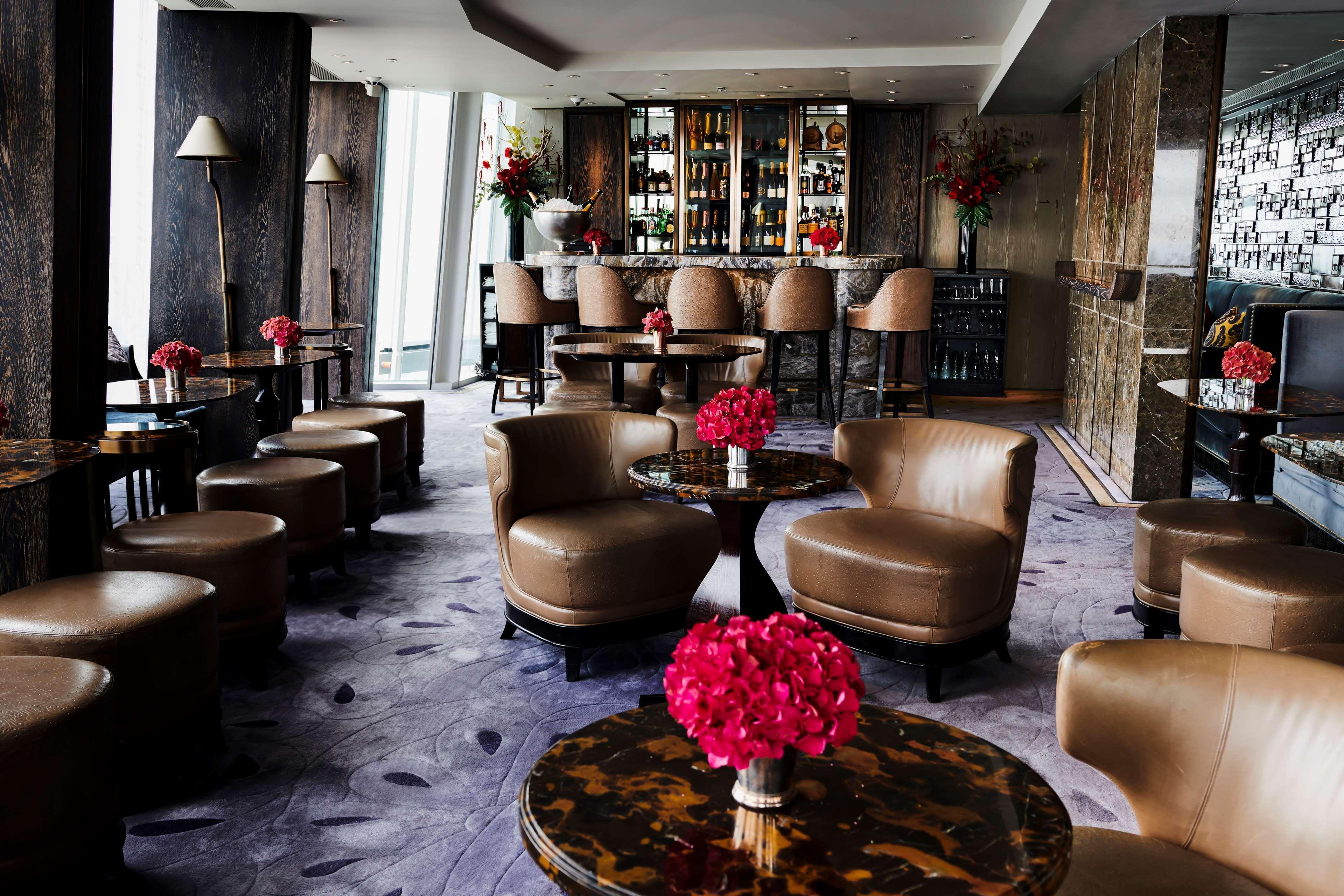 Shangri-La The Shard, London Exteriör bild The bar at the 12th floor