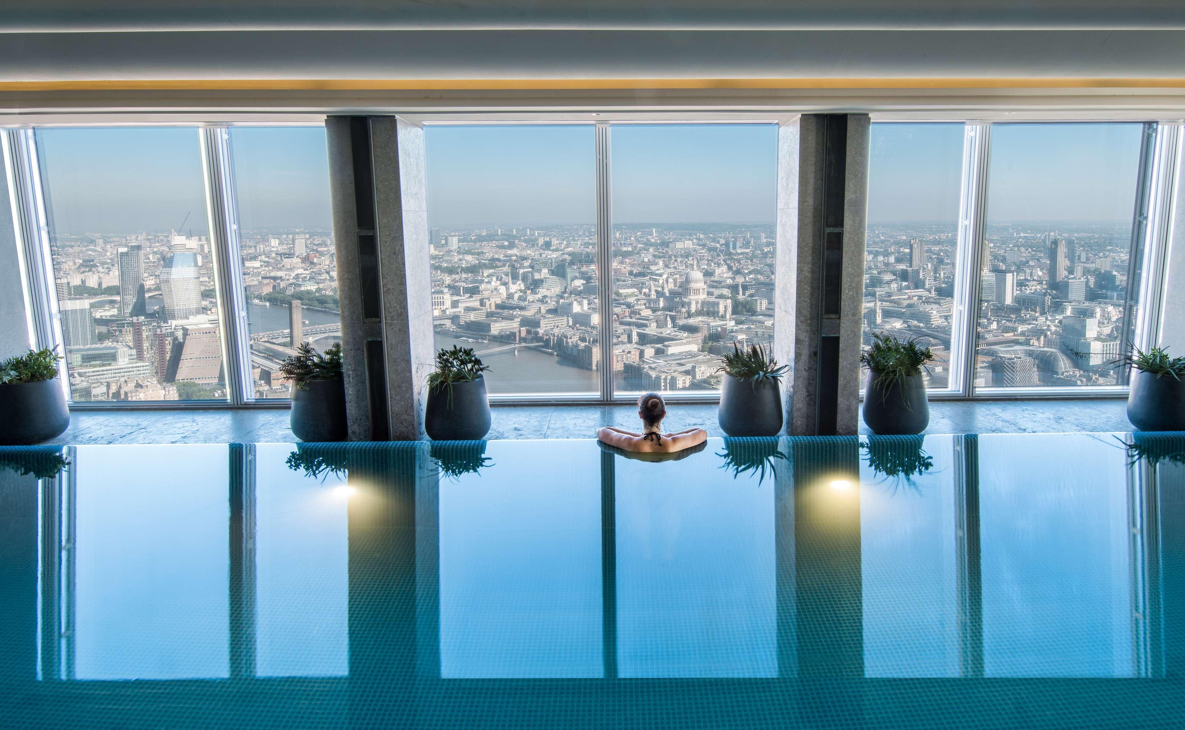 Shangri-La The Shard, London Exteriör bild The Sky Pool