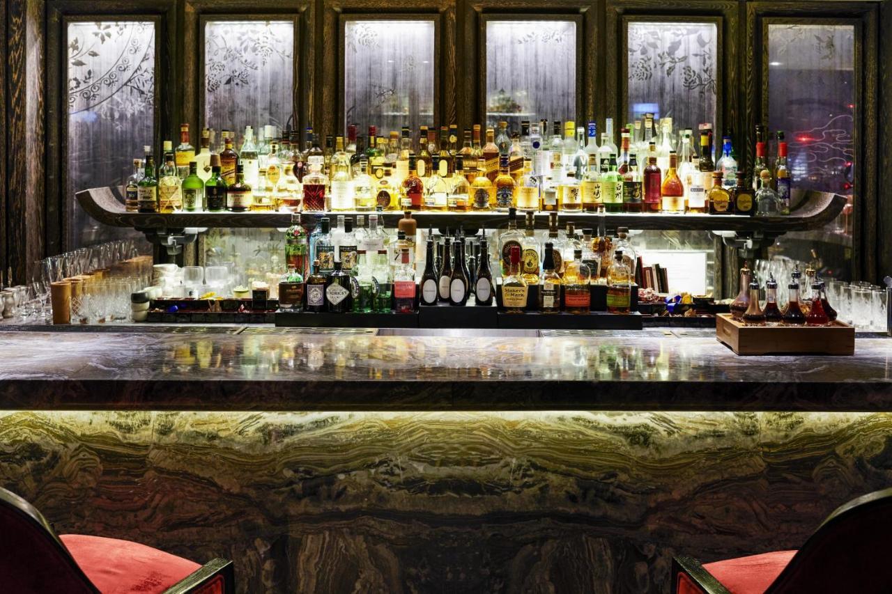 Shangri-La The Shard, London Exteriör bild The bar at the Connaught